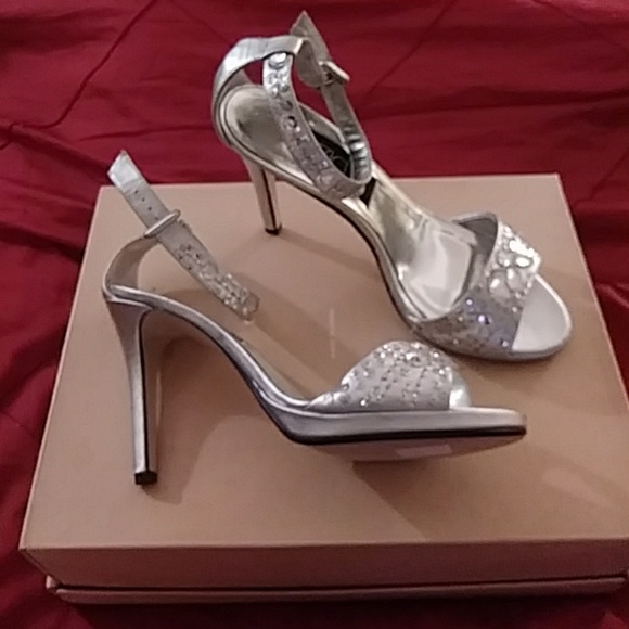 Cache heels - Picture 2 of 4